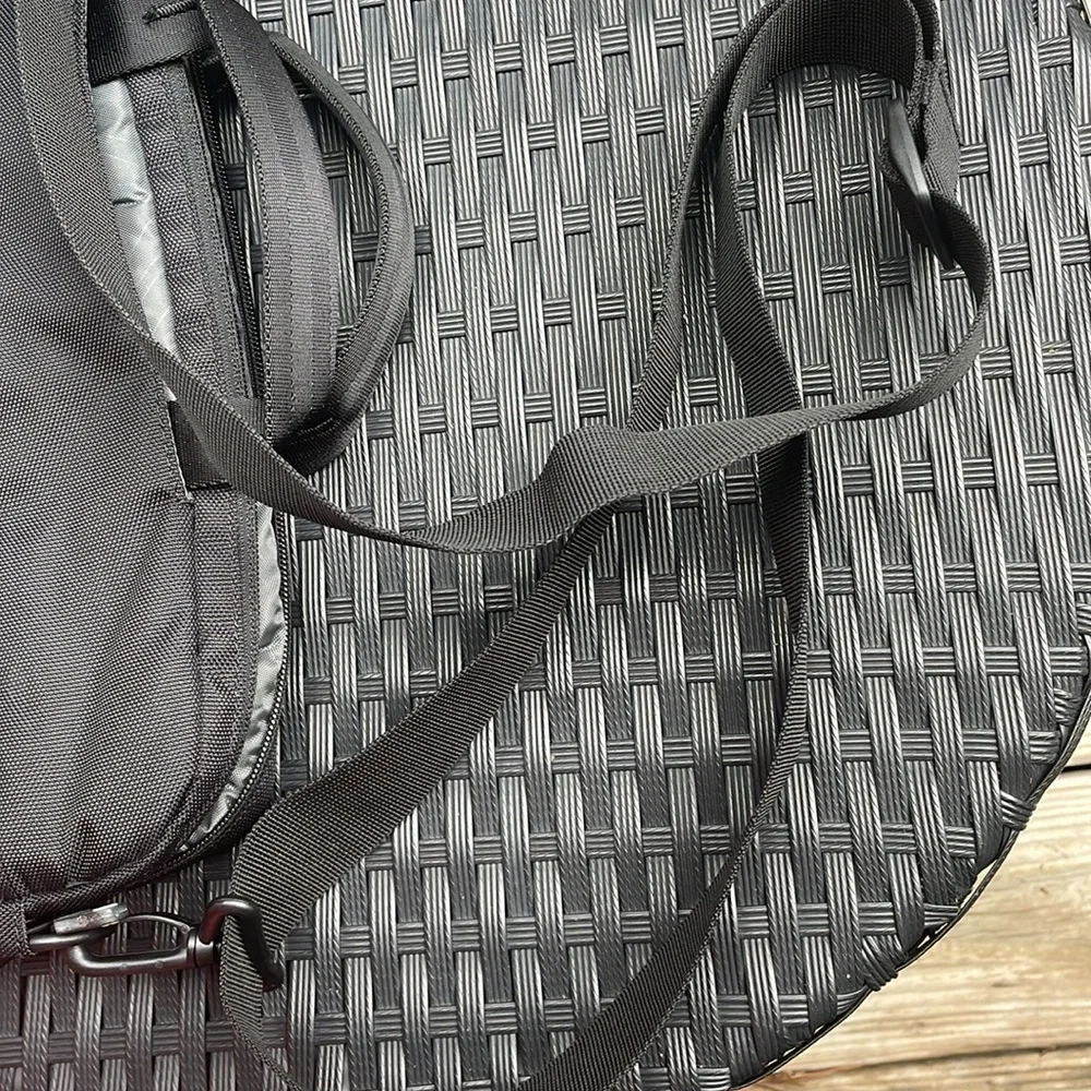 LIKE NEW- INCASE LAPTOP BAG (BLACK)